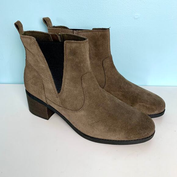 NEW Clarks Nevella Bell Ankle Boots in Dark Taupe Suede Size 12 - Picture 4 of 8